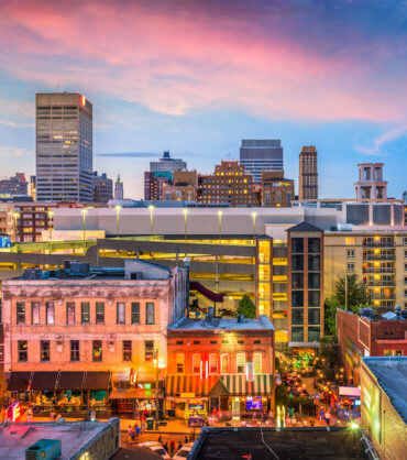 Memphis, Tennessee, USA downtown skyline.